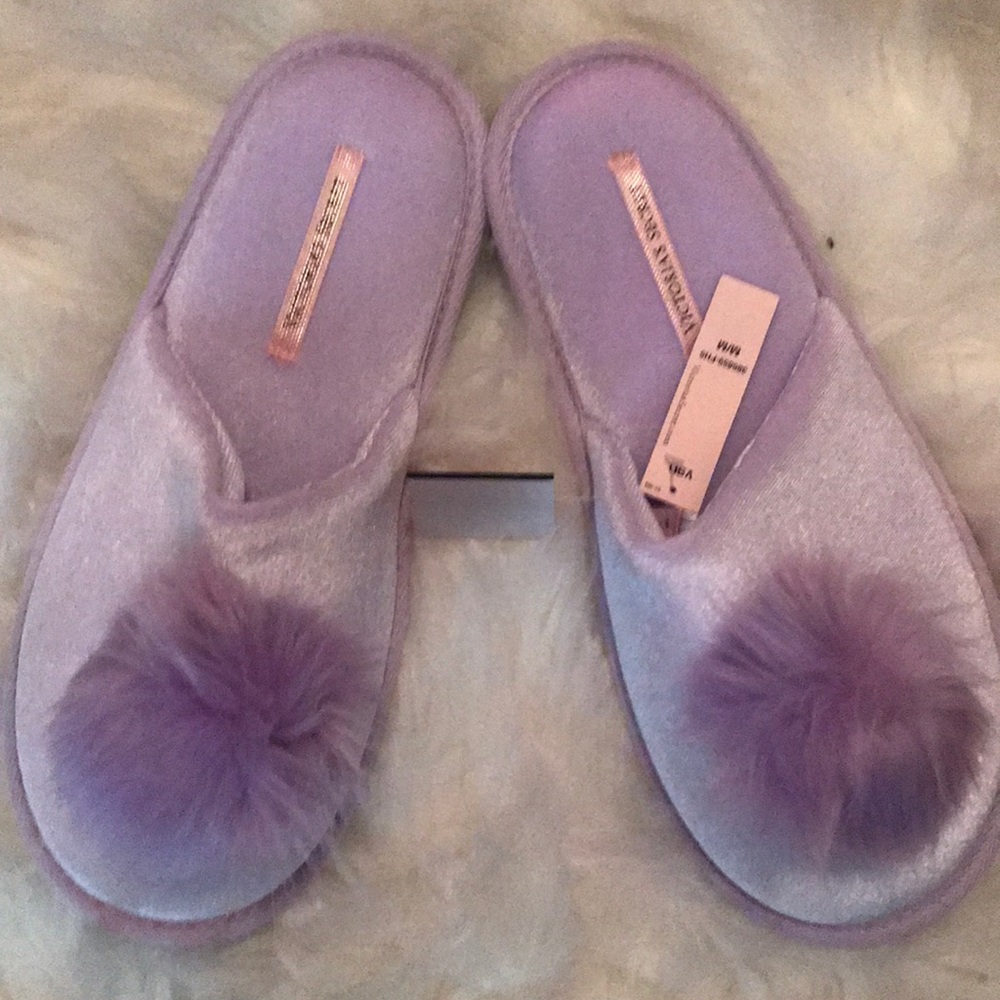 🌸NWT VICTORIAS SECRET POM SLIPPERS🌸 - Picture 2 of 3